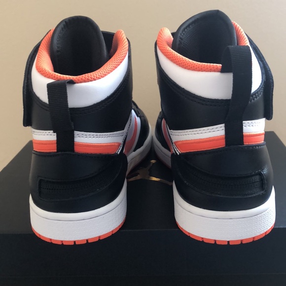 🖤🧡NIKE AIR JORDAN 1 HI FLYEASE SNEAKERS🧡🖤 - Picture 8 of 12